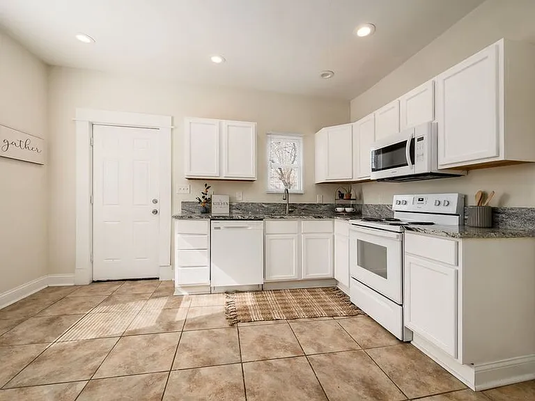 561 Kimball Pl — Photo 10
