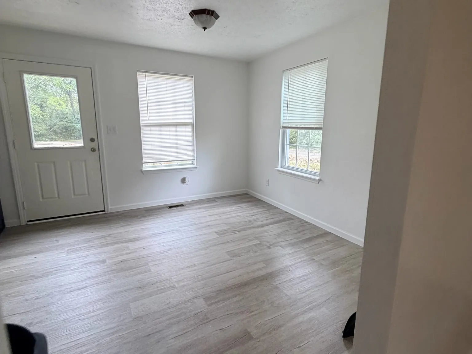 2 bed, 912 sqft, $1,000 — Photo 4
