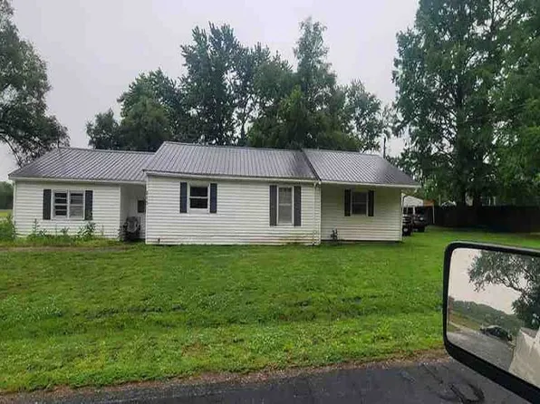 213 Moore St, Hughesville, MO 65334