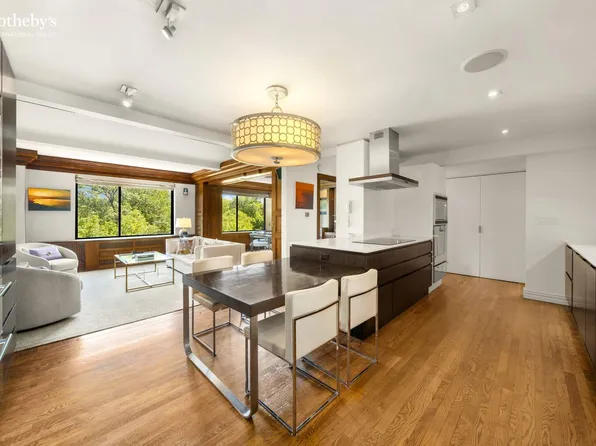 230 Central Park West image 4 of 23