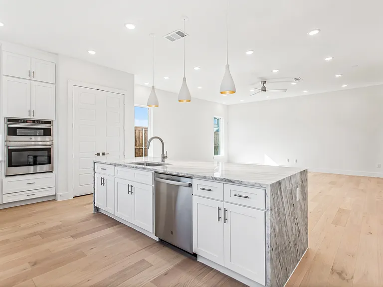 917 Protea St — Photo 27