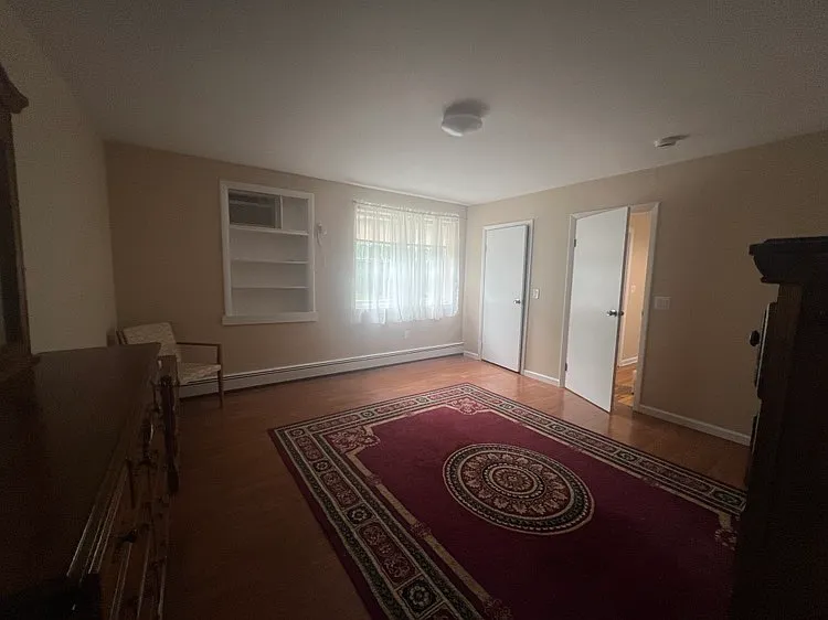 33 Valley Dr — Photo 2