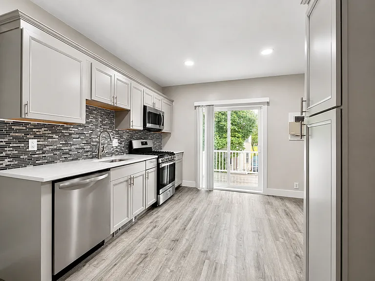 31 Adrian St #2 — Photo 12