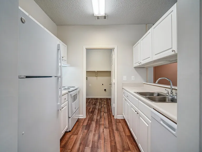 Bristol Park Apartment Homes — Photo 40