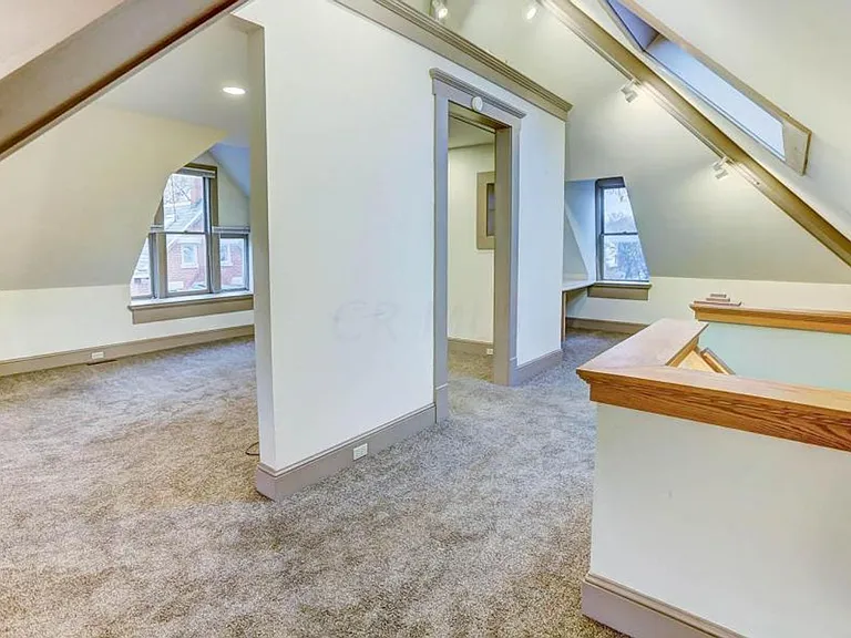 250 Wilber Ave — Photo 18