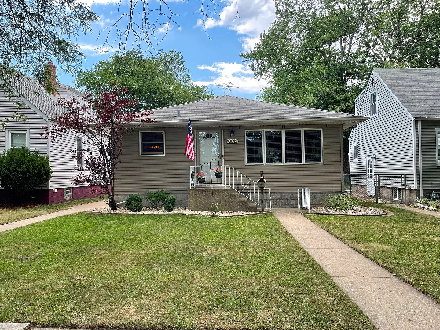 18012 Oak Ave photo 1