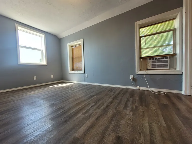 506 W 4th St #C — Photo 10
