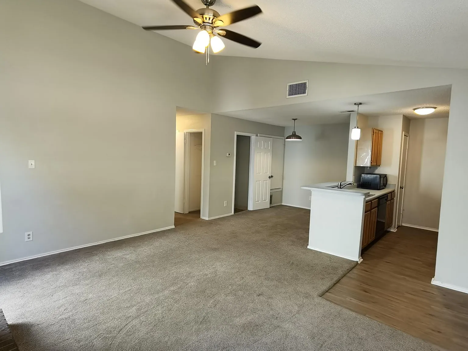 2 bed, 960 sqft, $1,275 — Photo 4