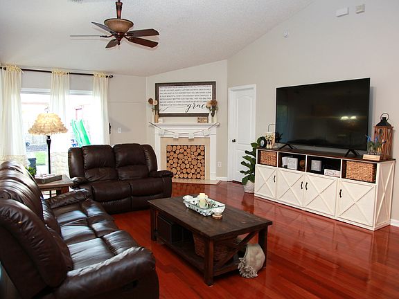 4th image of 11937 Dover Village Dr W