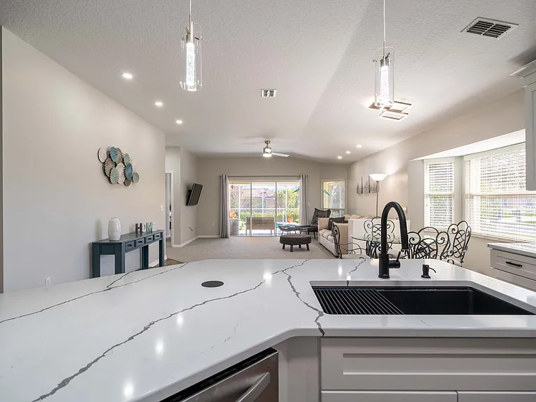 2209 N Brentwood Cir — Photo 12