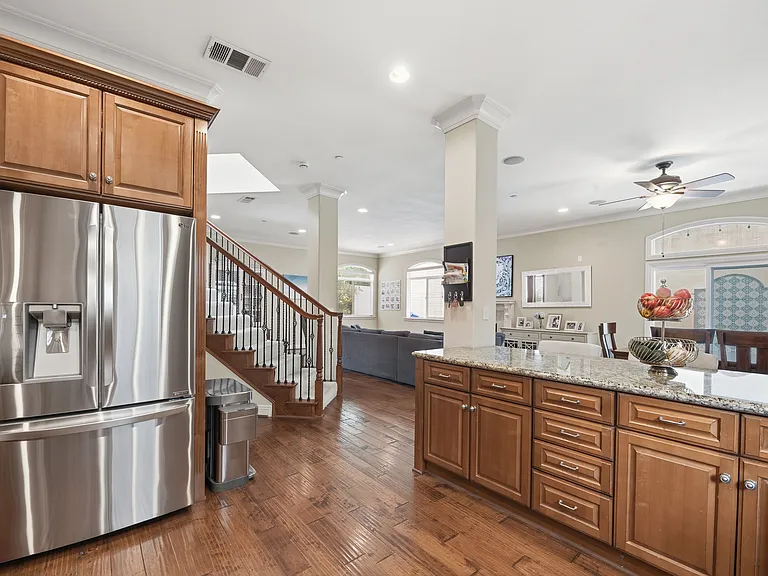 1718 Harriman Ln #B — Photo 14