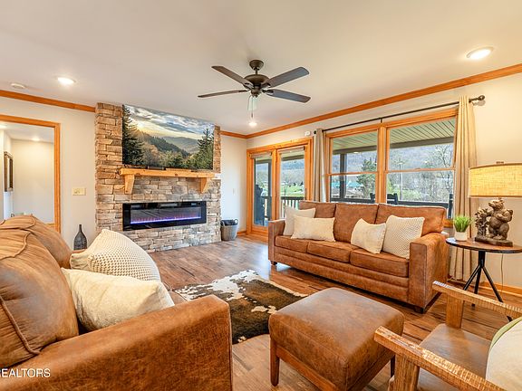 4th image of 3375 Spring View Dr