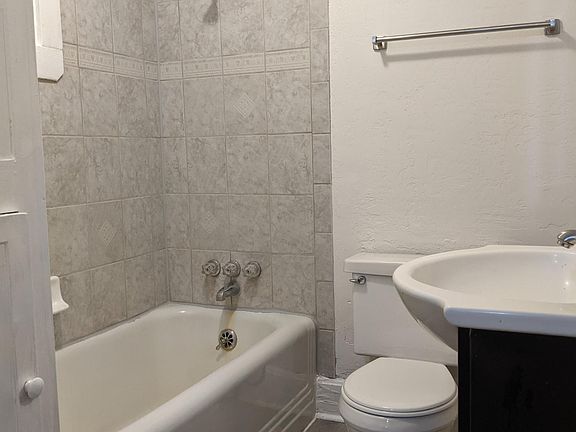5th image of 1353 Vine St #3