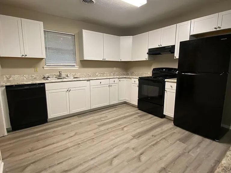 1605/1607 Cedar Shoals Dr — Photo 1