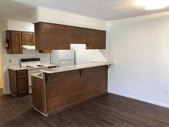 3rd image of 550 Hospital Blvd APT 7