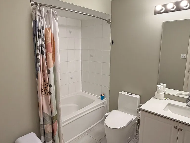 2443 Newcastle Cres — Photo 9