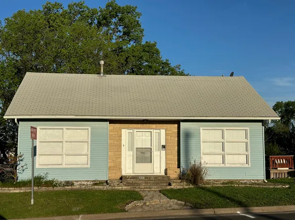 715 N Cliff Dr, Augusta, KS 67010