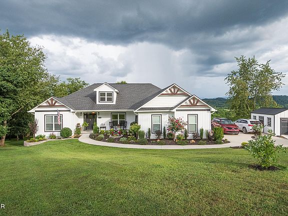 2nd image of 1160 Eagle View Dr