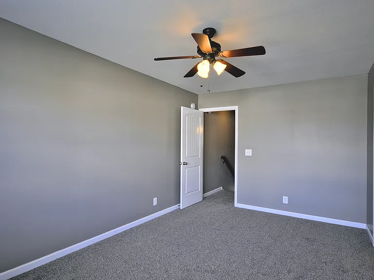 325 Sam Houston Cir — Photo 16