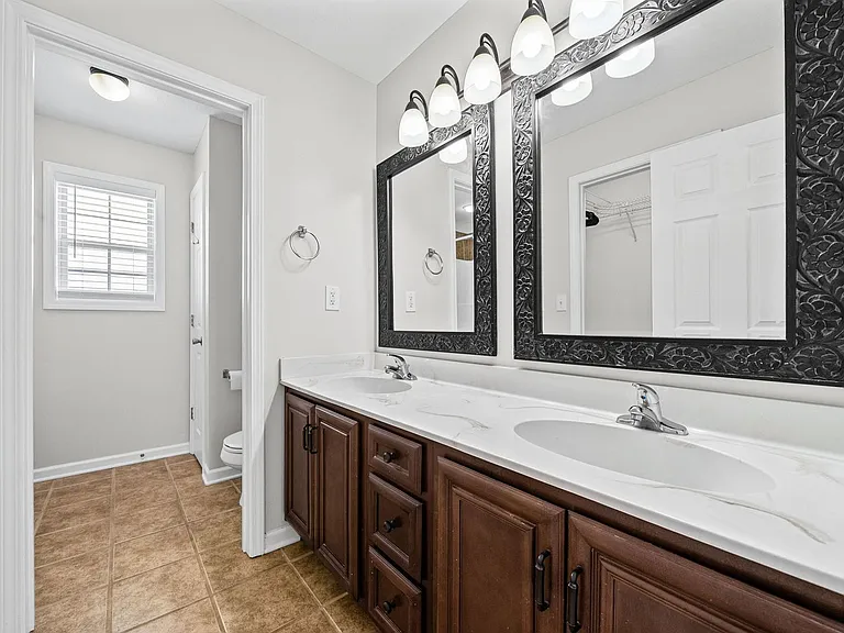 3569 Southwood Dr — Photo 25