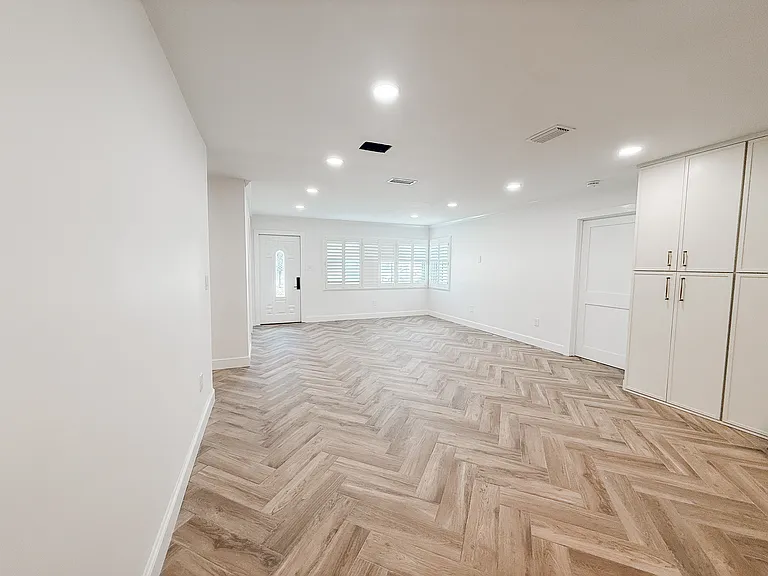 340 70th Ave — Photo 9