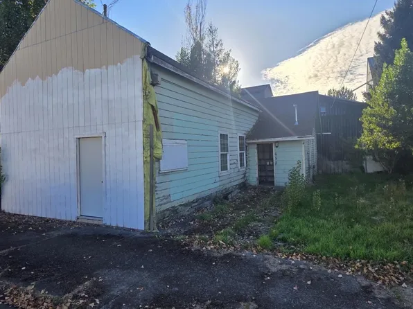 653 W 1st St, Halsey, OR 97348