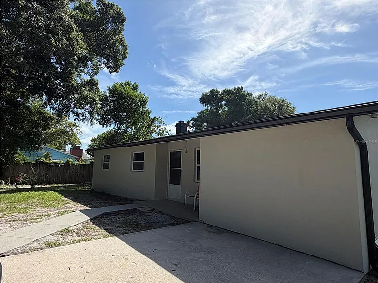 783 Eldridge St — Photo 32