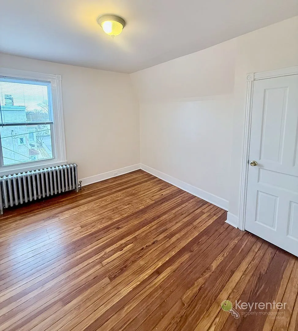 16 N Rigby Ave — Photo 2
