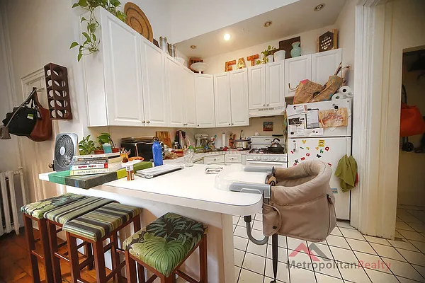 Rented by Metropolitan Realty | media 30