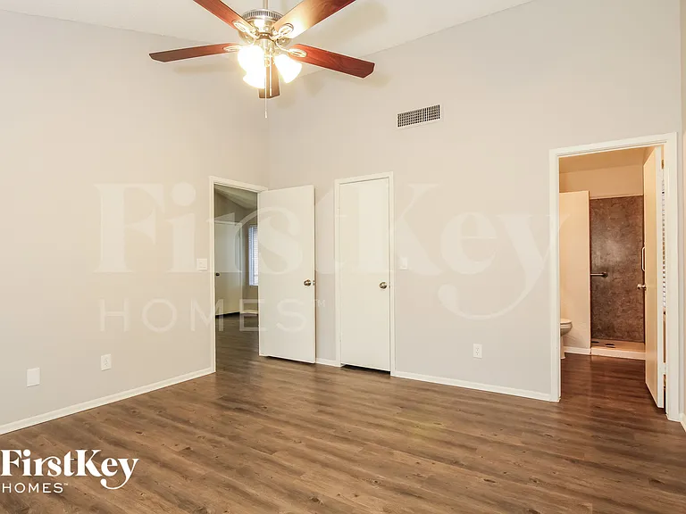 13269 N 56th Ave — Photo 10