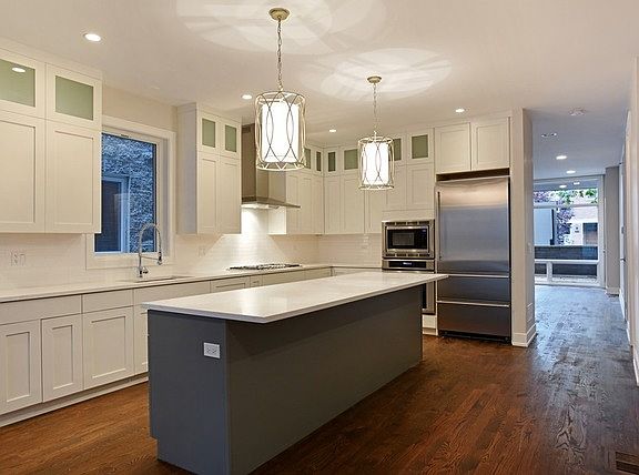 4th image of 2412 W Lyndale St #1E