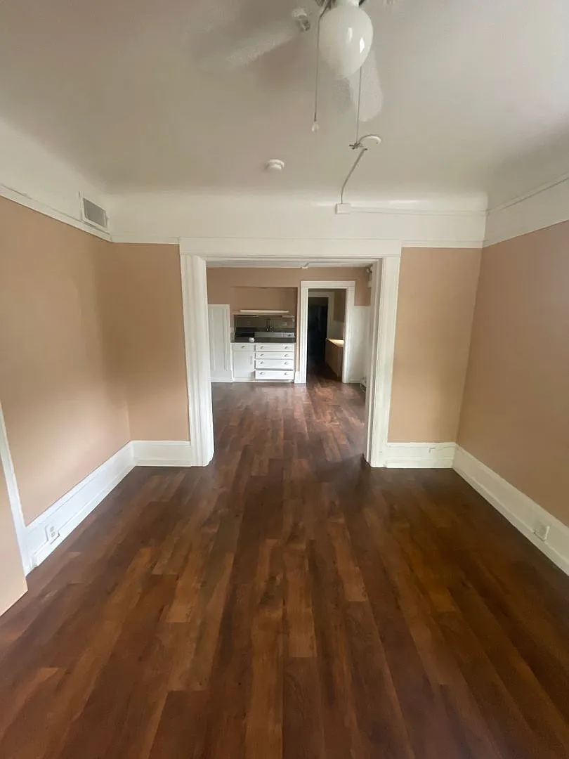 521 T St #B - Sacramento 95811 — Photo 3