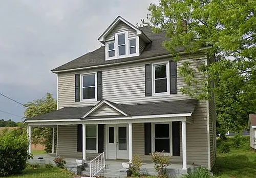 702 Park St Photo 1
