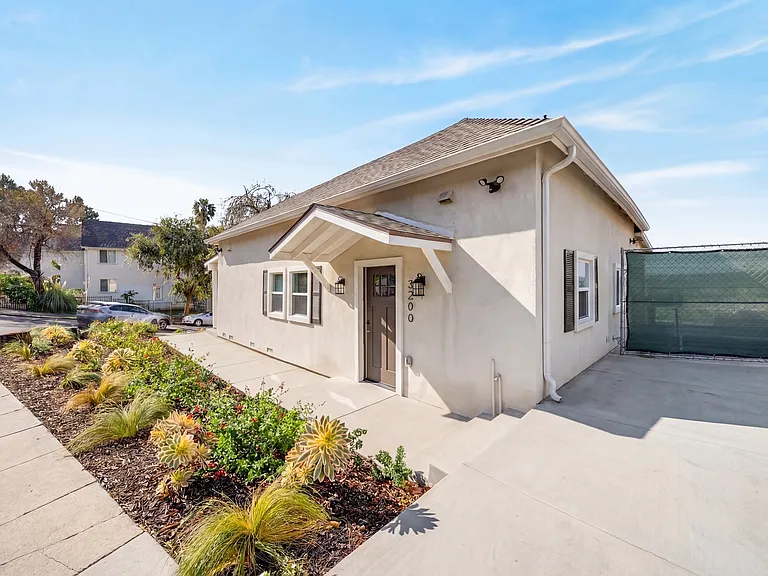 3200 Weldon Ave — Photo 11