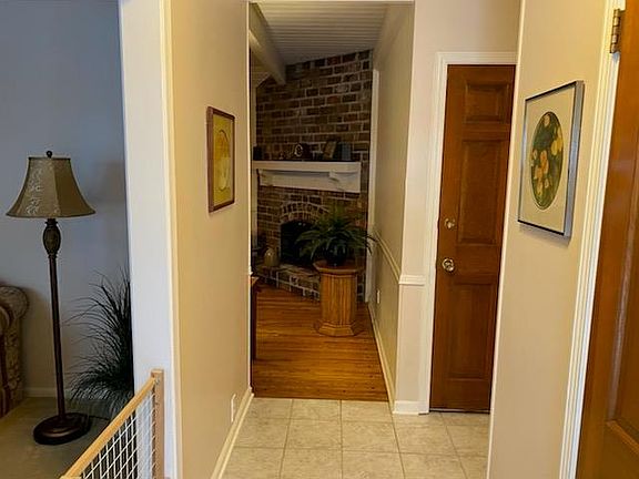 4th image of 3905 Woodbury St