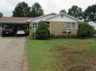 638 W Washington St, Marshfield, MO 65706
