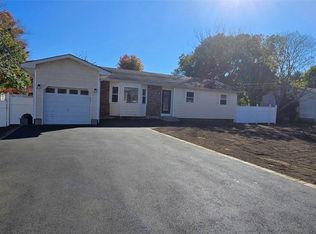 20 Happy Acres Dr, Shirley, NY 11967