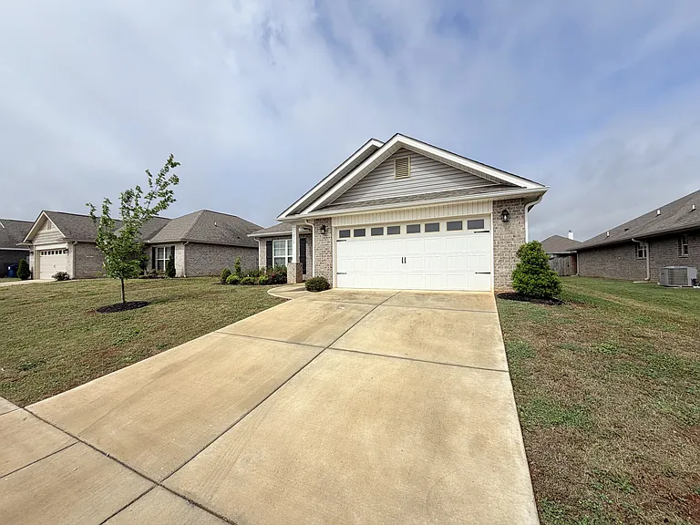 214 Alonzo Toney Dr — Photo 12