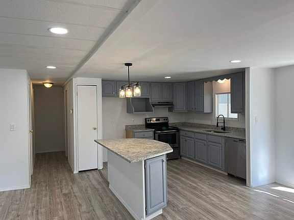 3rd image of 637 Orange Blossom Ln