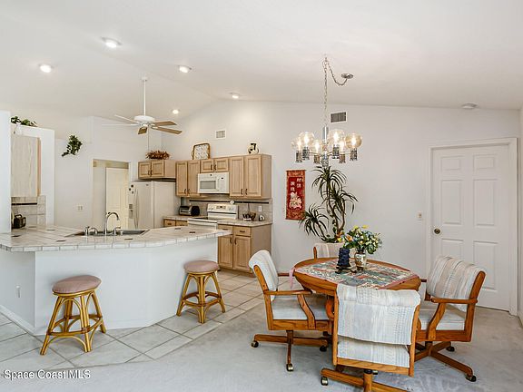 5th image of 2446 Oakcrest Ln