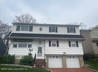 15 Midway Pl, Staten Island, NY 10304