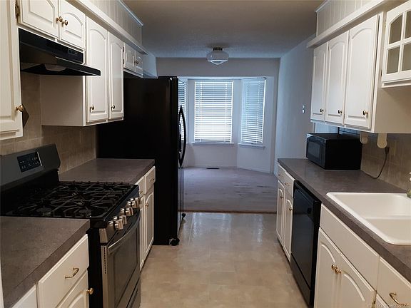 2nd image of 1457 Paradise Pkwy