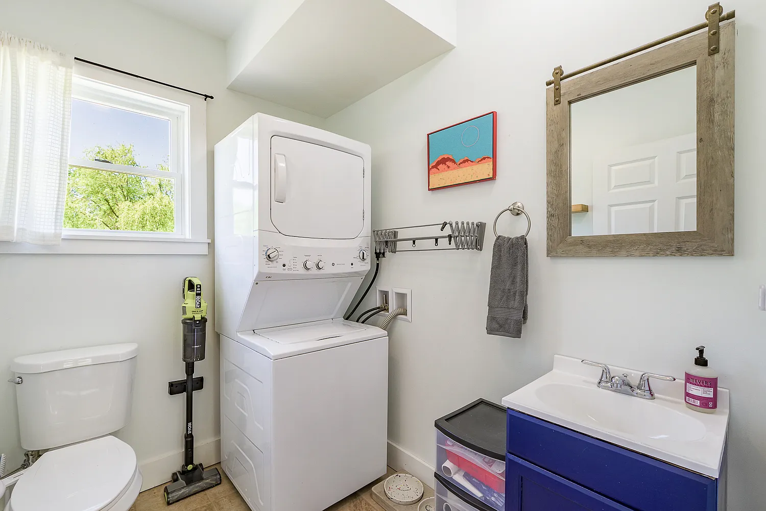 4 bed, 1.5 bath, 1639 sqft, $2,000 — Photo 2