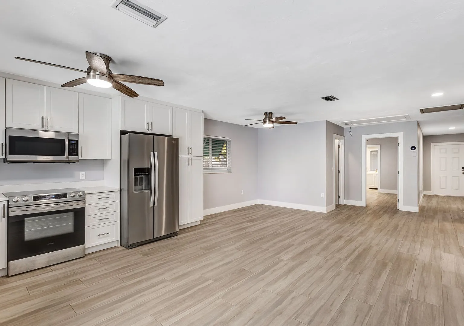 ** Naples Park ** 3 Bed / 3 Bath - Pool Home - Fenced Yard - No Hoa! - Pet Ok - Annual Rental — Photo 4