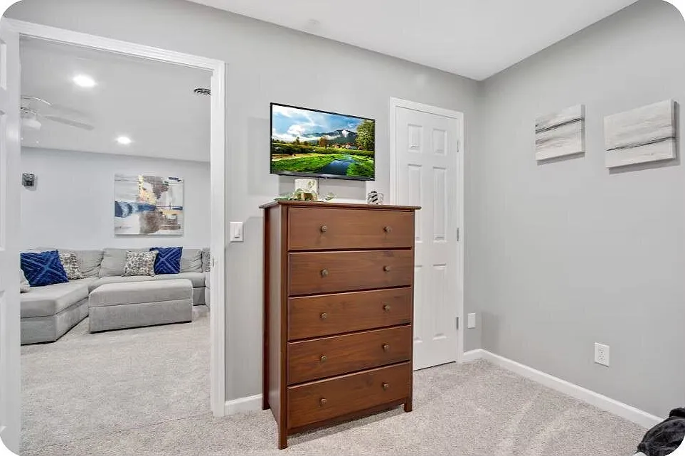3 bed, 1.0 bath, $3,200 — Photo 3