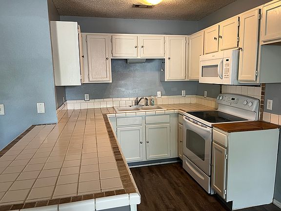 4th image of 3029 W Wildflower St