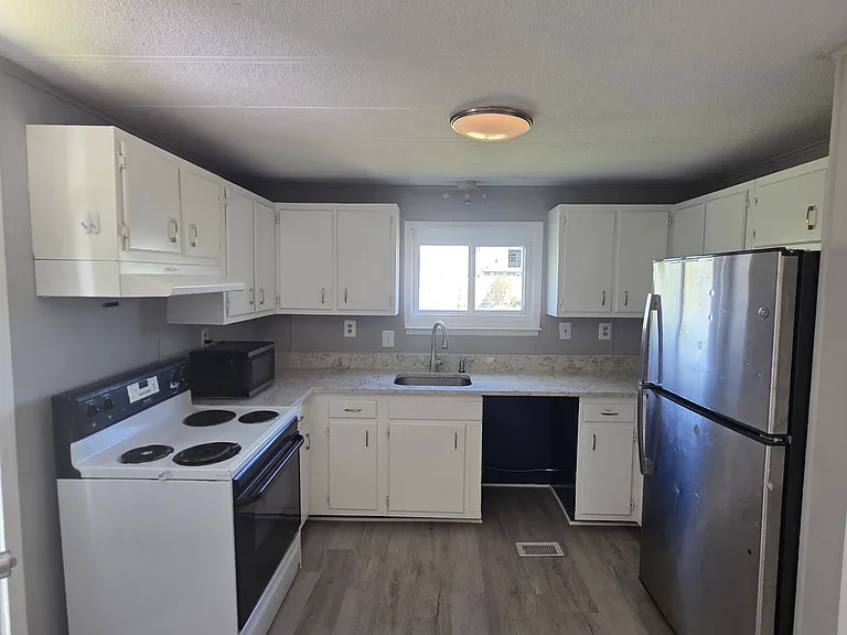 2082 Richmond Hwy — Photo 3