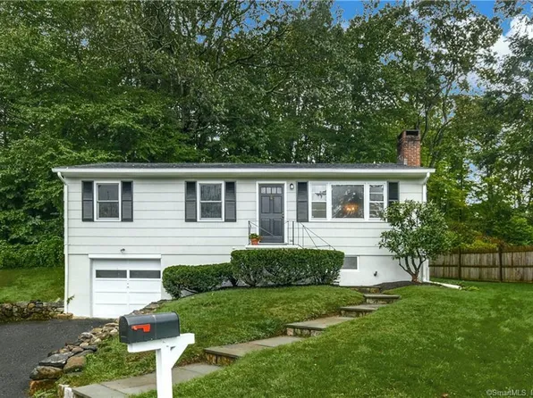 16 Victor Drive, Ridgefield, CT 06877