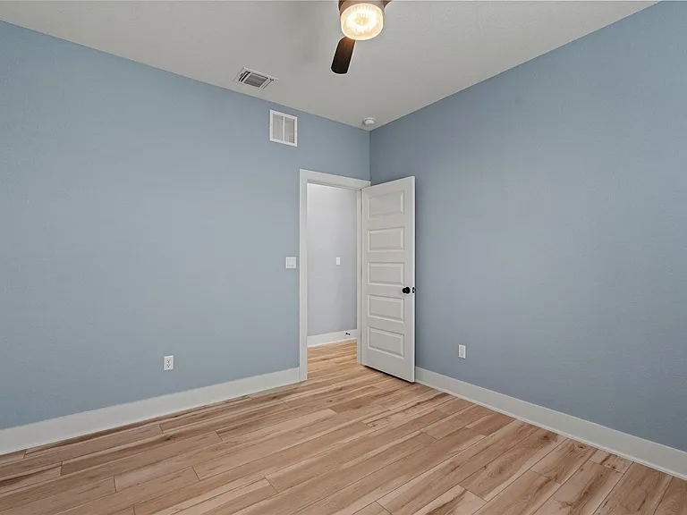 920 Hornsby Holw — Photo 25