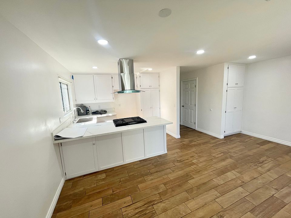 1st image of 9526 Wilmington Ave
